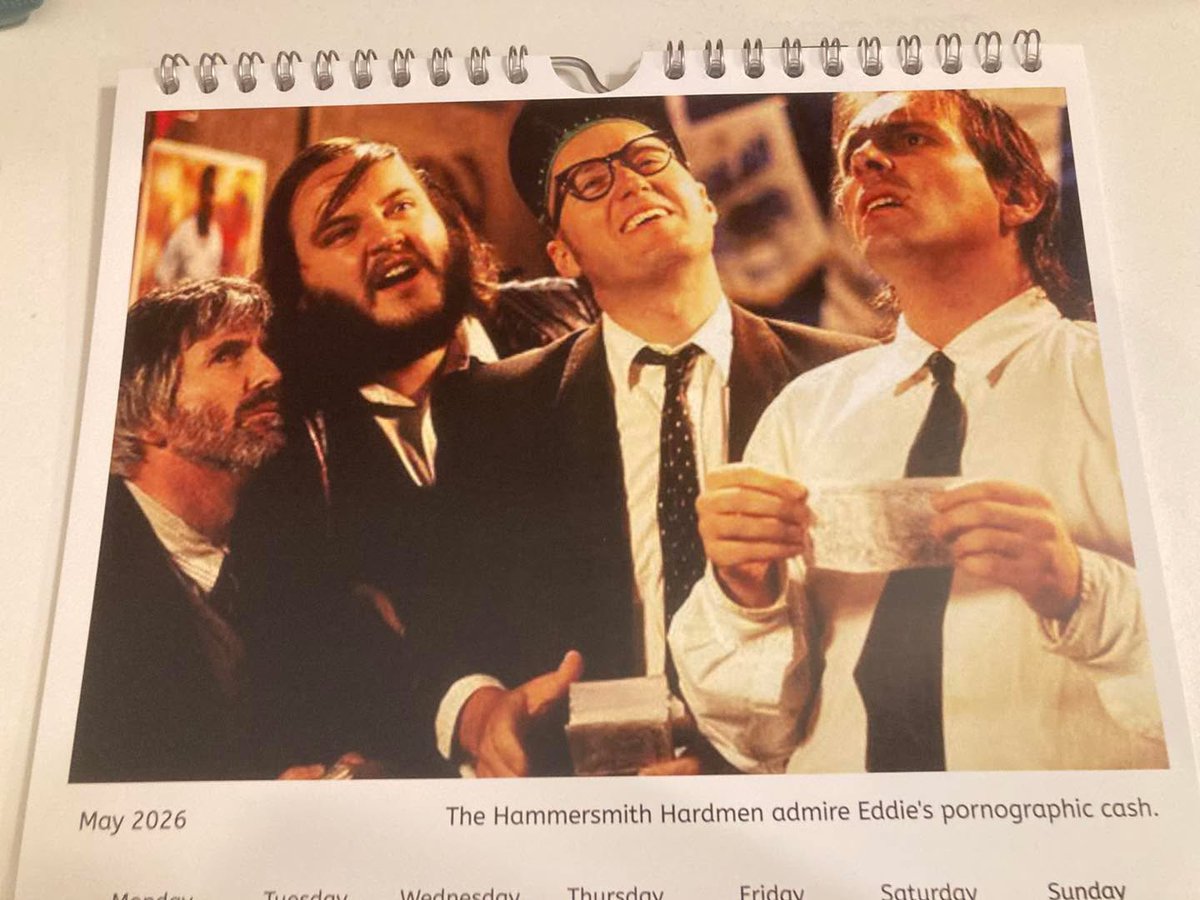 Talking Bottom tweet media