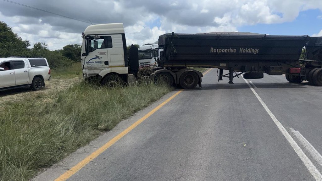 BREAKING:  N14 is closed due to accident between Ventersdorp and Coligny. Truck lost control and veered off-road closing both lanes completely. Motorists are implored to be patient. <a href="/NWPGCommSafety/">NWPGCommSafety</a> traffic officers are at the scene. 

<a href="/TrafficRTMC/">Road Traffic Management Corporation (RTMC)</a> 

<a href="/SANRAL_za/">SANRAL</a> 

<a href="/_ArriveAlive/">Arrive Alive</a>