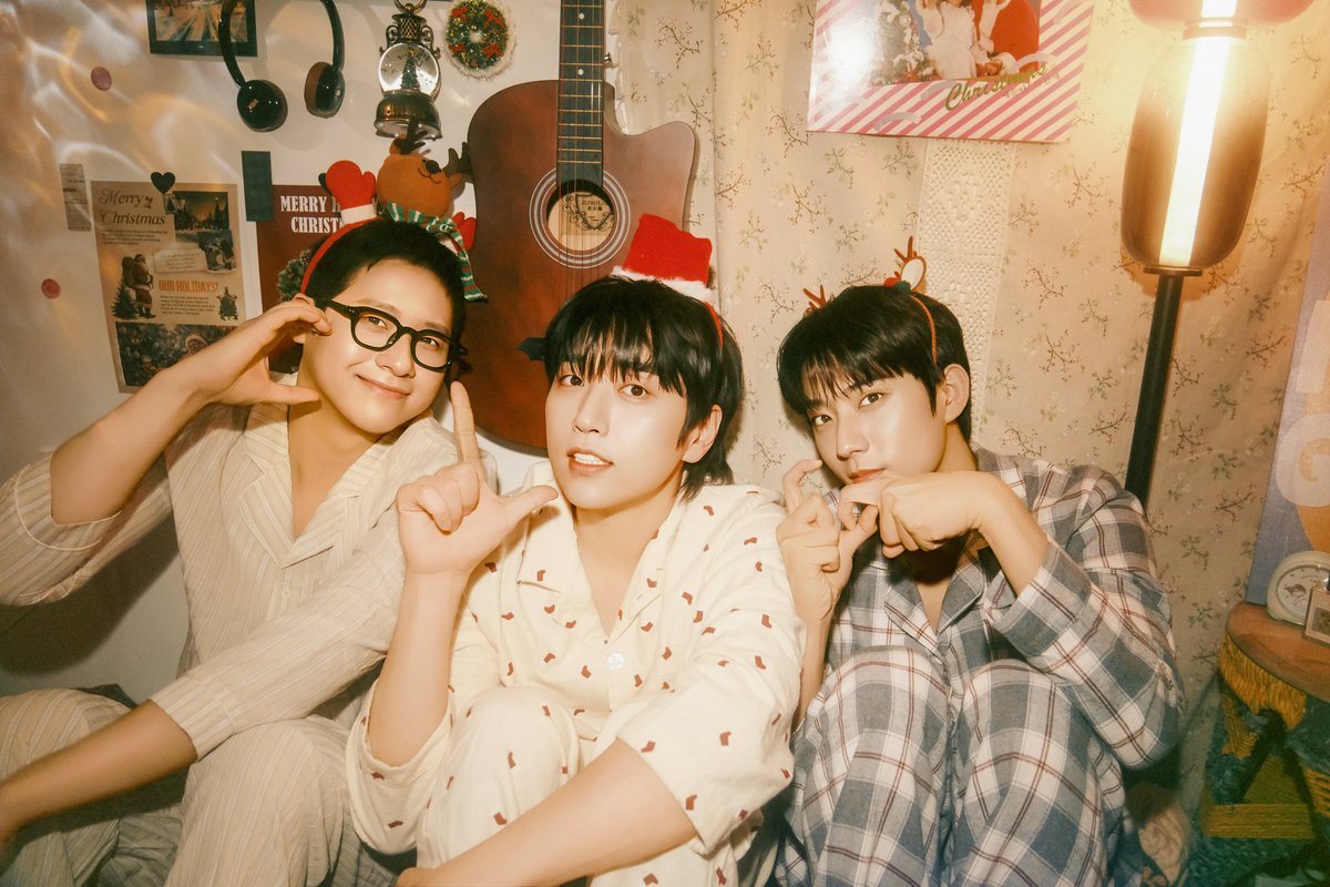 _B1A4OFFICIAL's tweet image. 비원에이포가 바나에게 보내는
2025년 크리스마스 선물이 도착했습니다.

Merry christmas with B1A4
Let's fly B1A4 with BANA💚

#B1A4 #비원에이포 #크리스마스