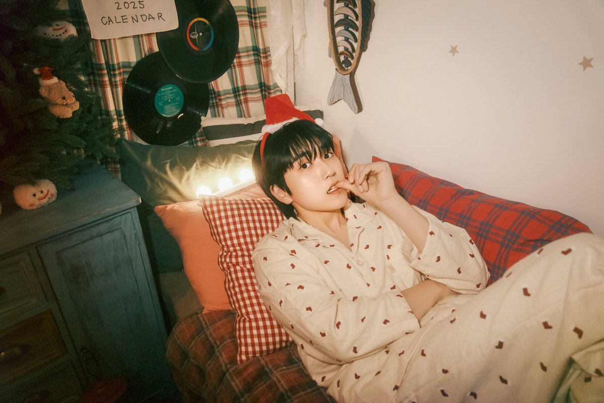 _B1A4OFFICIAL's tweet image. 비원에이포가 바나에게 보내는
2025년 크리스마스 선물이 도착했습니다.

Merry christmas with B1A4
Let's fly B1A4 with BANA💚

#B1A4 #비원에이포 #크리스마스