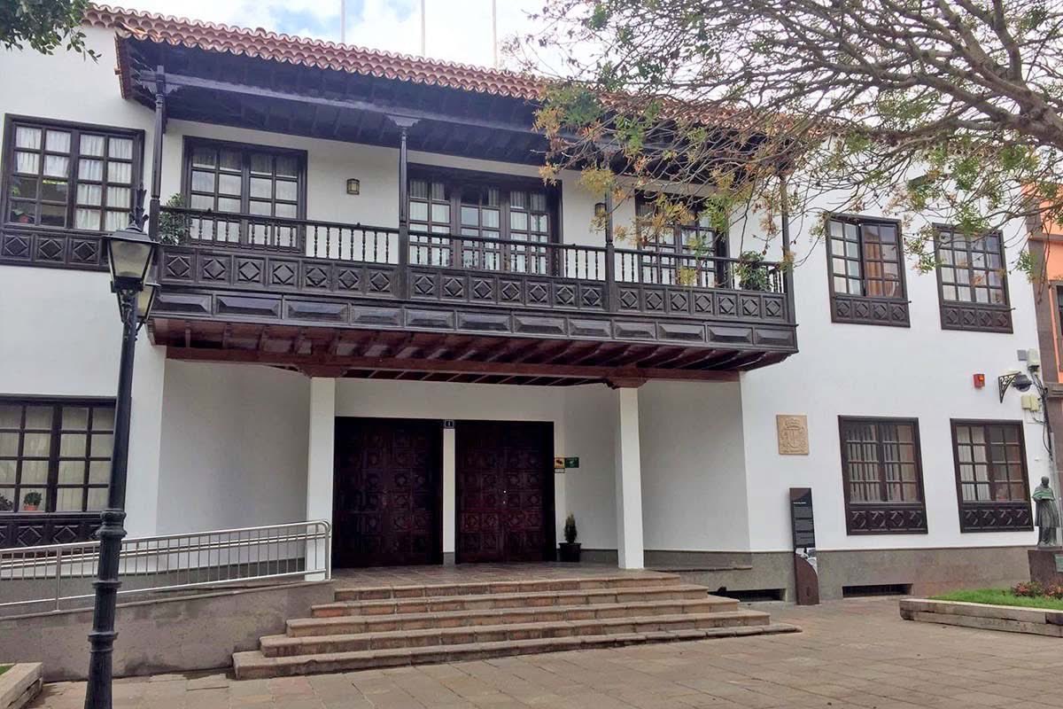 🔵 Arona: Cuando la política local del sur pierde el norte, una llamada a la cordura
*Consulta el artículo de opinión completo de Antonio Luis González Nuñez, presidente de AECPA:
empresariosdearona.com/2025/12/23/aro…