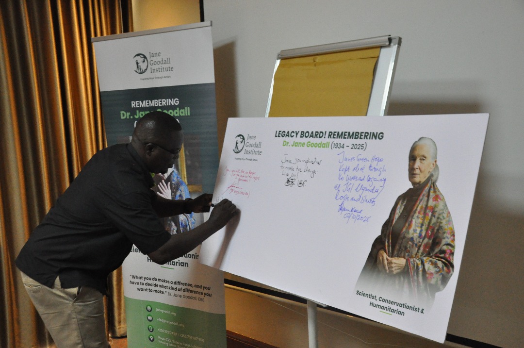 JGI_ug's tweet image. Dignitaries and guests paid tribute and signed the Green Hope Legacy Board and Legacy Book, committing to carry forward the work Jane loved and stood for across the world. 🧵#JaneGoodall #Legacy #Conservation #GreenHope @EUinUG @MTWAUganda @Ugandawildlife @UgandaTourismBoard