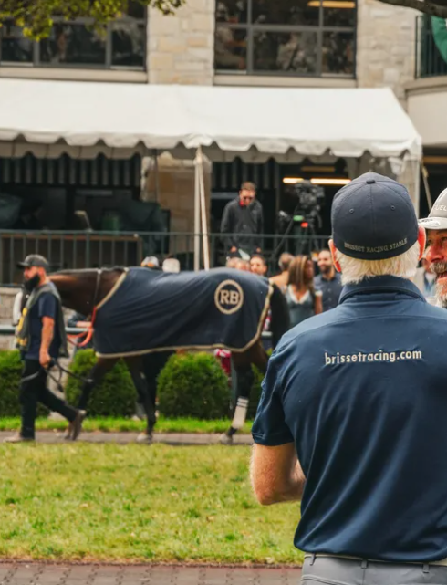 When decisions are made within one connected operation, horses benefit. Plans are clearer, communication is simpler, and long-term thinking stays front and center 🌿🐎

That clarity is at the heart of how Brisset Racing operates.
👉 Learn more: loom.ly/lInRv80