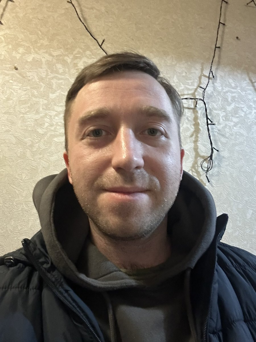 Мені сьогодні 35. Майже 4 роки з яких проведені в ЗСУ. 
Ні про що не шкодую, за цей час я фактично вивчився новій професії, з якою добре справляюся, одружився (кохаю тебе),  зустрів багато чудових людей (і на жаль, деяких з них поховав) та продовжую усіма силами сприяти нашій