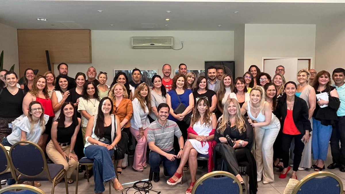 Última capacitación del año.. a sala llena, como en todos los eventos que hicimos este año (gracias totales) A seguir creciendo (2026) con Red Tu Inmobiliaria ✨