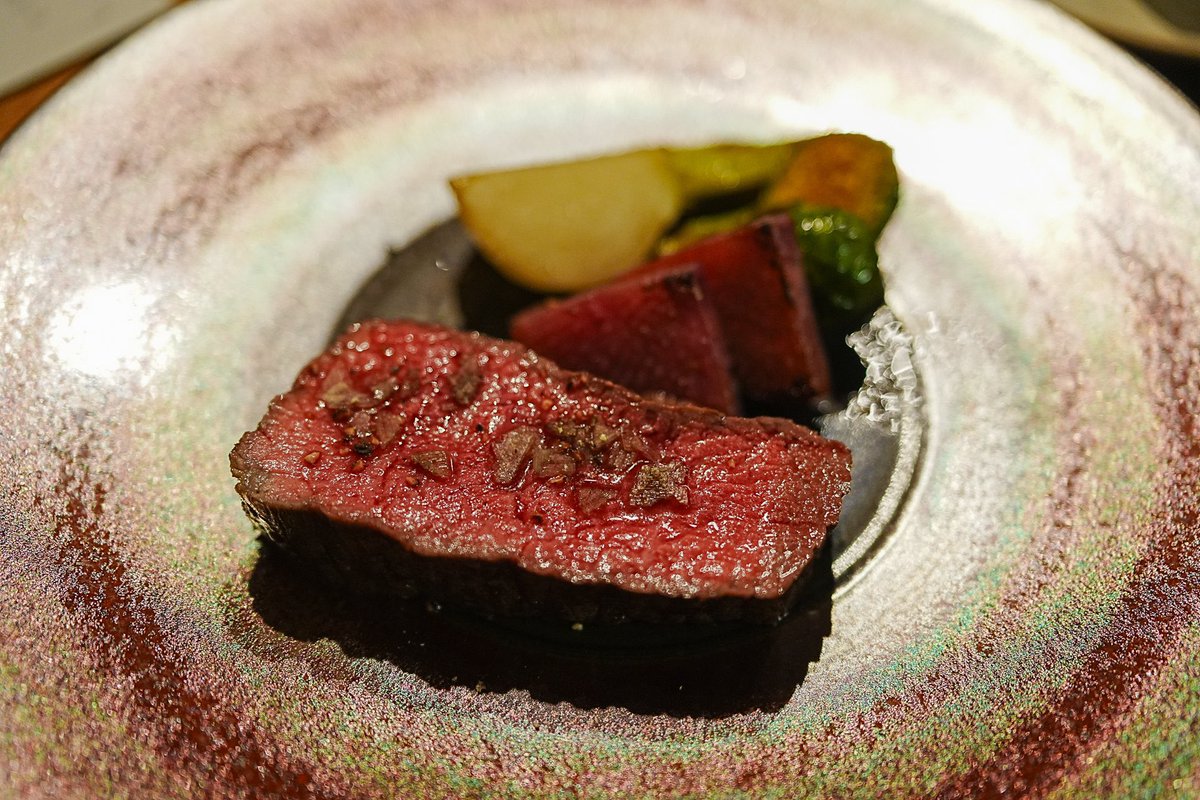 年末年始の予約状況、まとめました
12/31〜1/4はワンオペで営業してます。
なので、お料理ちょっとお時間いただくかもです🙏

お正月の挨拶がてらふらっと食べに来てくれたら喜びます（笑）

肉納めと肉始めはOcciで（笑）
 当日03-4400-4932      ネット予約tablecheck.com/ja/shops/kitch…