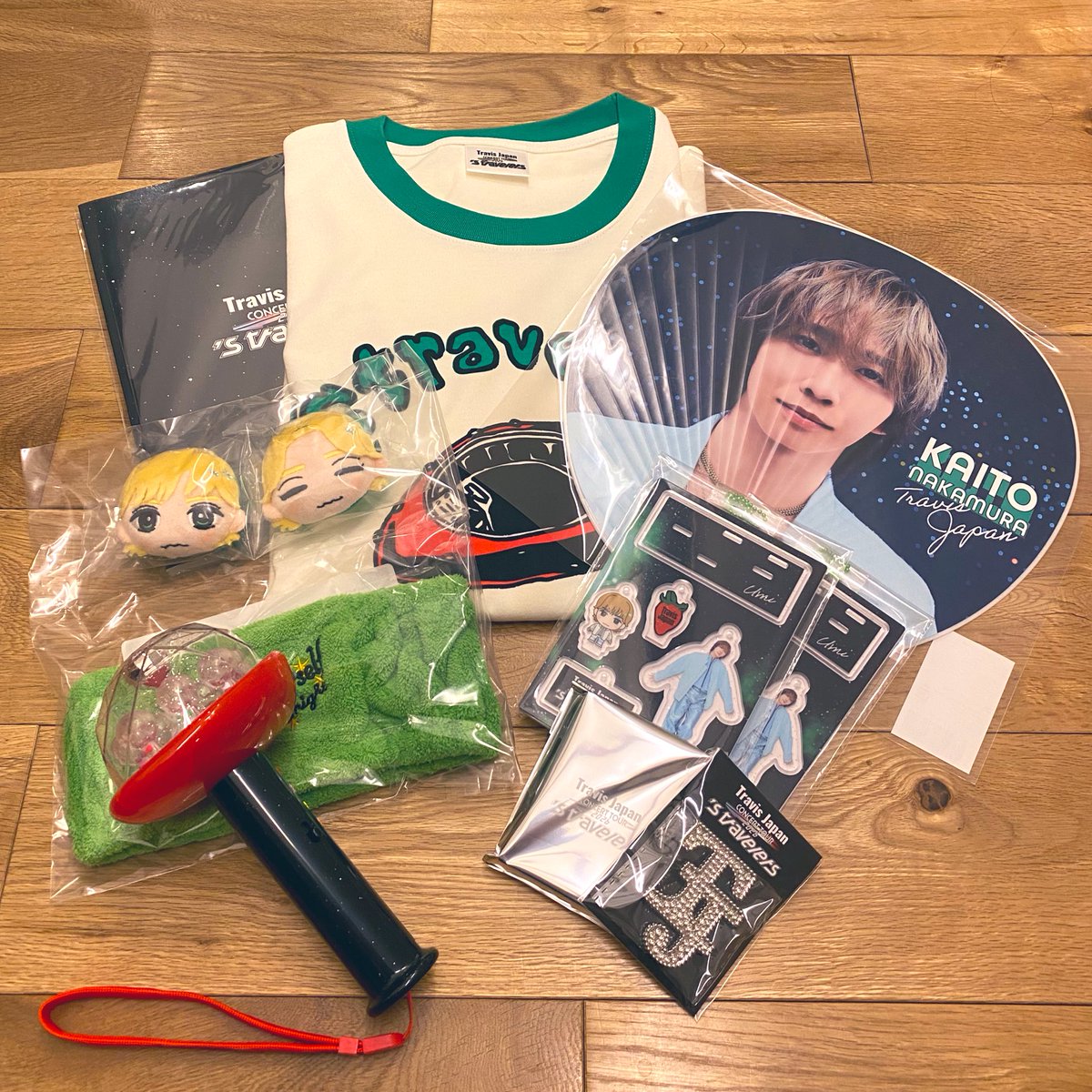 aritter_sea's tweet photo. グッズ届いた🙌どれもめちゃかわいい〜😍❤️おねむのお顔尊い！ペンラの���ザイン本当に凝ってて凄いなぁ✨✨ https://t.co/uj1yDJAUTh