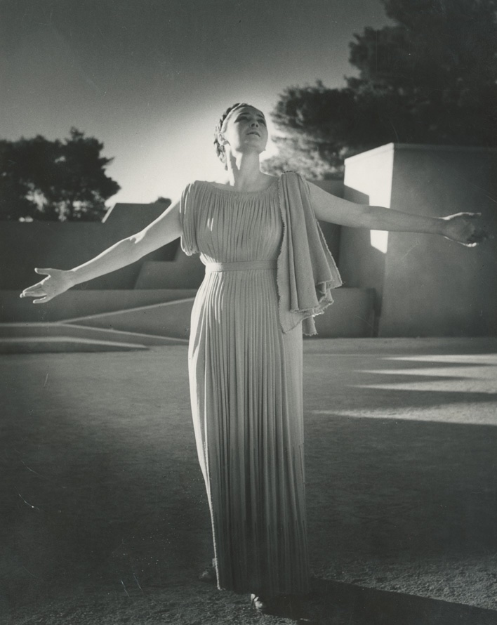 𝘐𝘱𝘩𝘪𝘨𝘦𝘯𝘪𝘢 𝘪𝘯 𝘈𝘶𝘭𝘪𝘴. Epidaurus, 1957