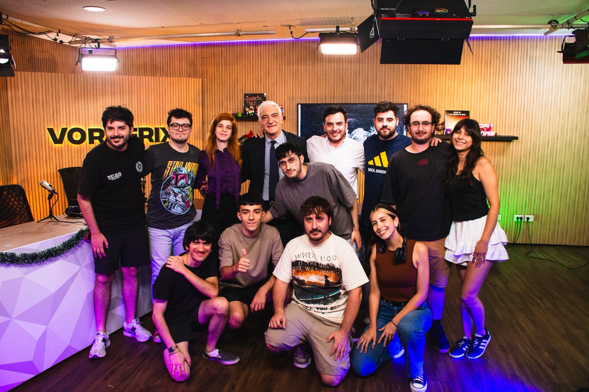 HomeChavin's tweet photo. Ayer fue el último reporte del año.  Fue y es un placer enorme ser parte de un espacio y programa como Reporte Minoritario. Gracias @Dieortega_ @Midmskiy y Doctor por dejarme ser parte y a todos los que nos bancaron durante el año. https://t.co/PxJCP9yLAy