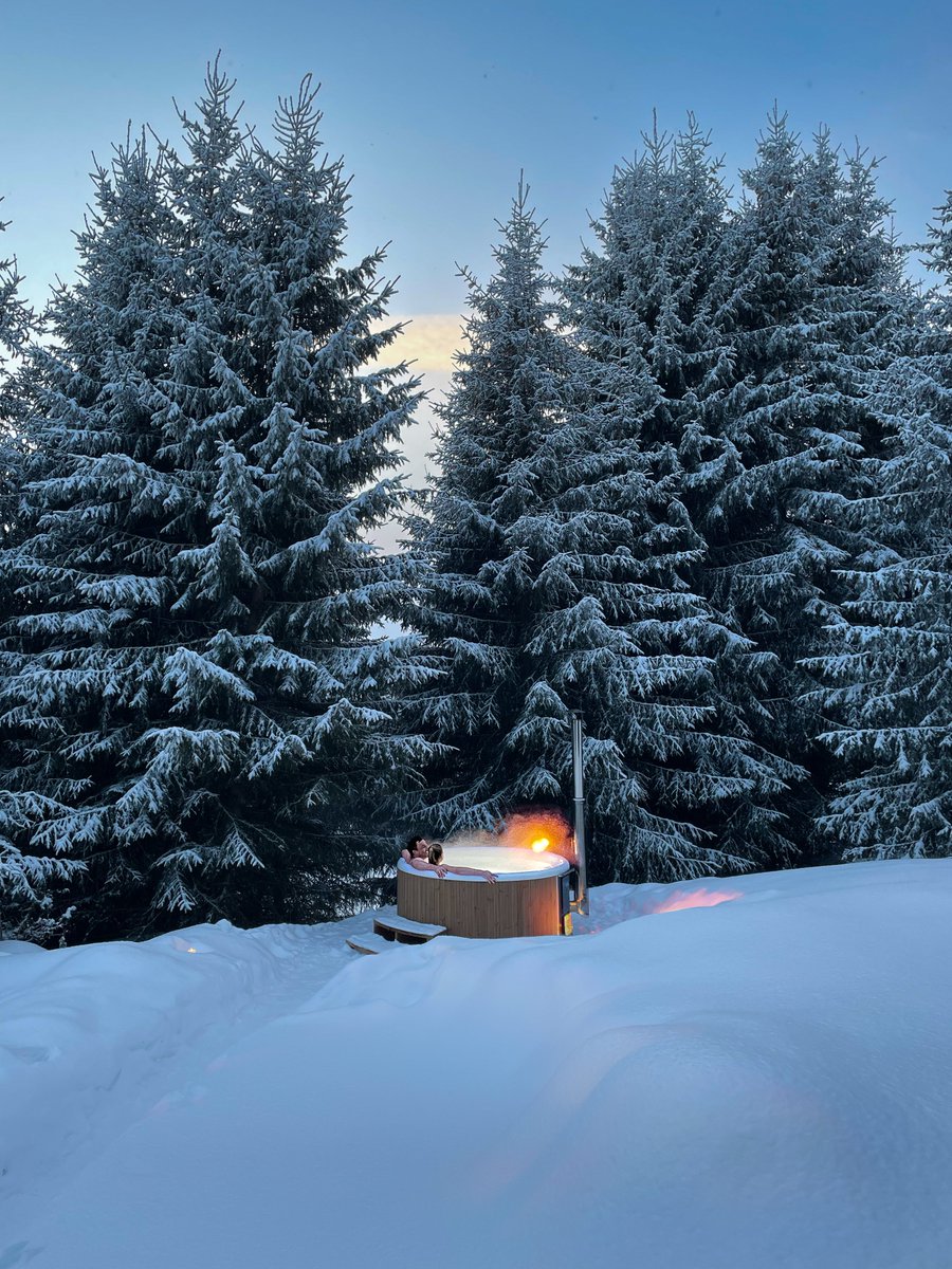 SkargardsHottub's tweet photo. A new year begins – with fresh thoughts, new opportunities, and many moments still waiting to be experienced. The turn of the year is an invitation to look ahead and shape what’s to come. 🎊

We wish you all a great start into the year 2026.🍀 https://t.co/7WVBigOPes