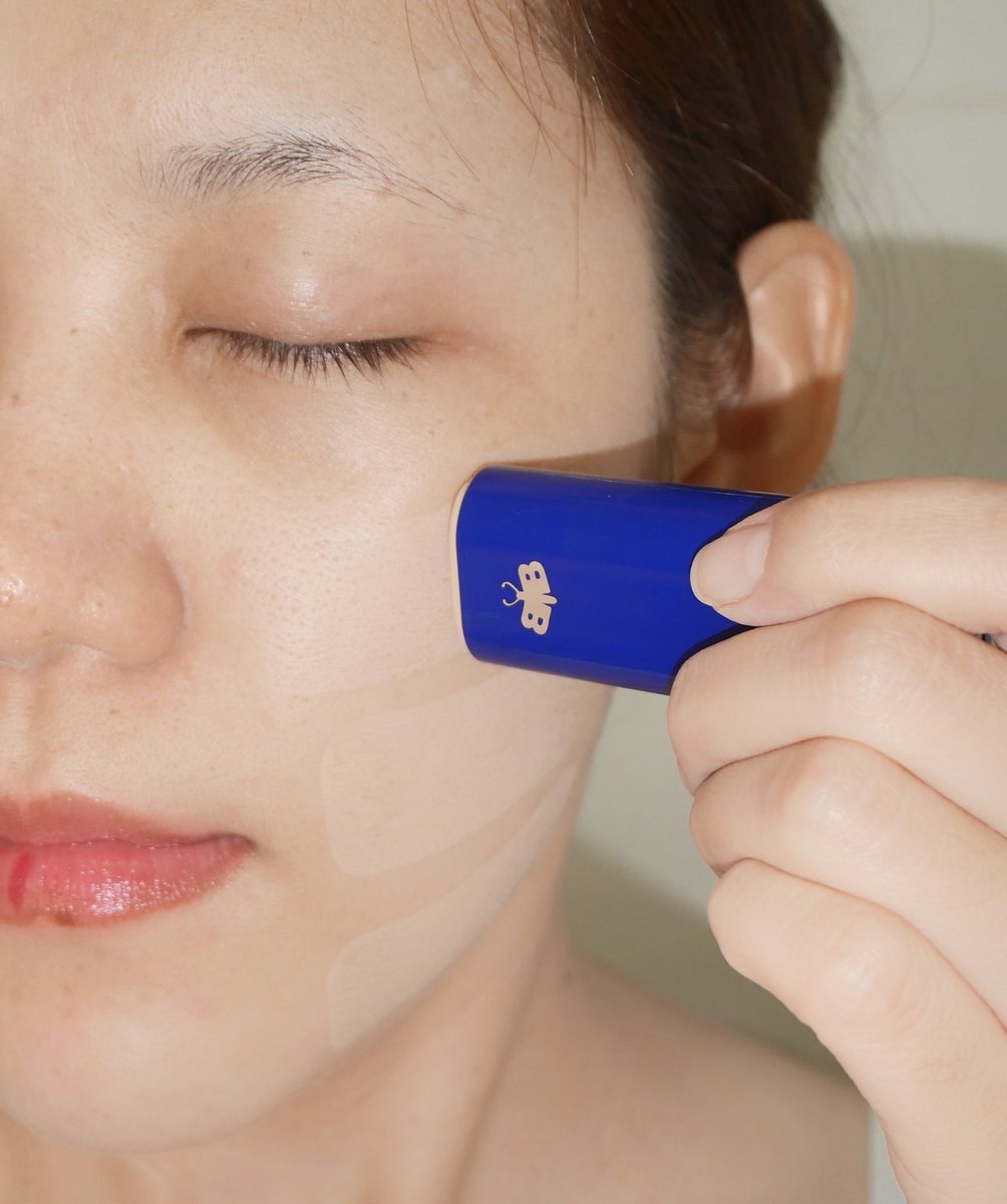 PangLReview's tweet image. ใช้เริสสสนะว่าไม่ได้ BWB Skin Tint แป้งใช้สี 01 BEAM เนื้อเค้าลื่นมาก เกลี่ยง่าย ทาลงบนผิวปุ้บงานผิวสวยปั้บ ไม่ต้องลงแป้งก็ได้งานผิวที่สวย ลงแก้มลงปากต่อได้เลย สะดวกมากๆ พกง่าย ประหยัดพื้นที่กระเป๋าเครื่องสำอาง