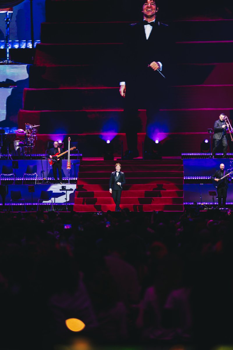 ¡Y la Navidad se encendió con <a href="/davidbisbal/">davidbisbal</a> en el Movistar Arena de Madrid! Espectacular show.

📸 Manu Pasik