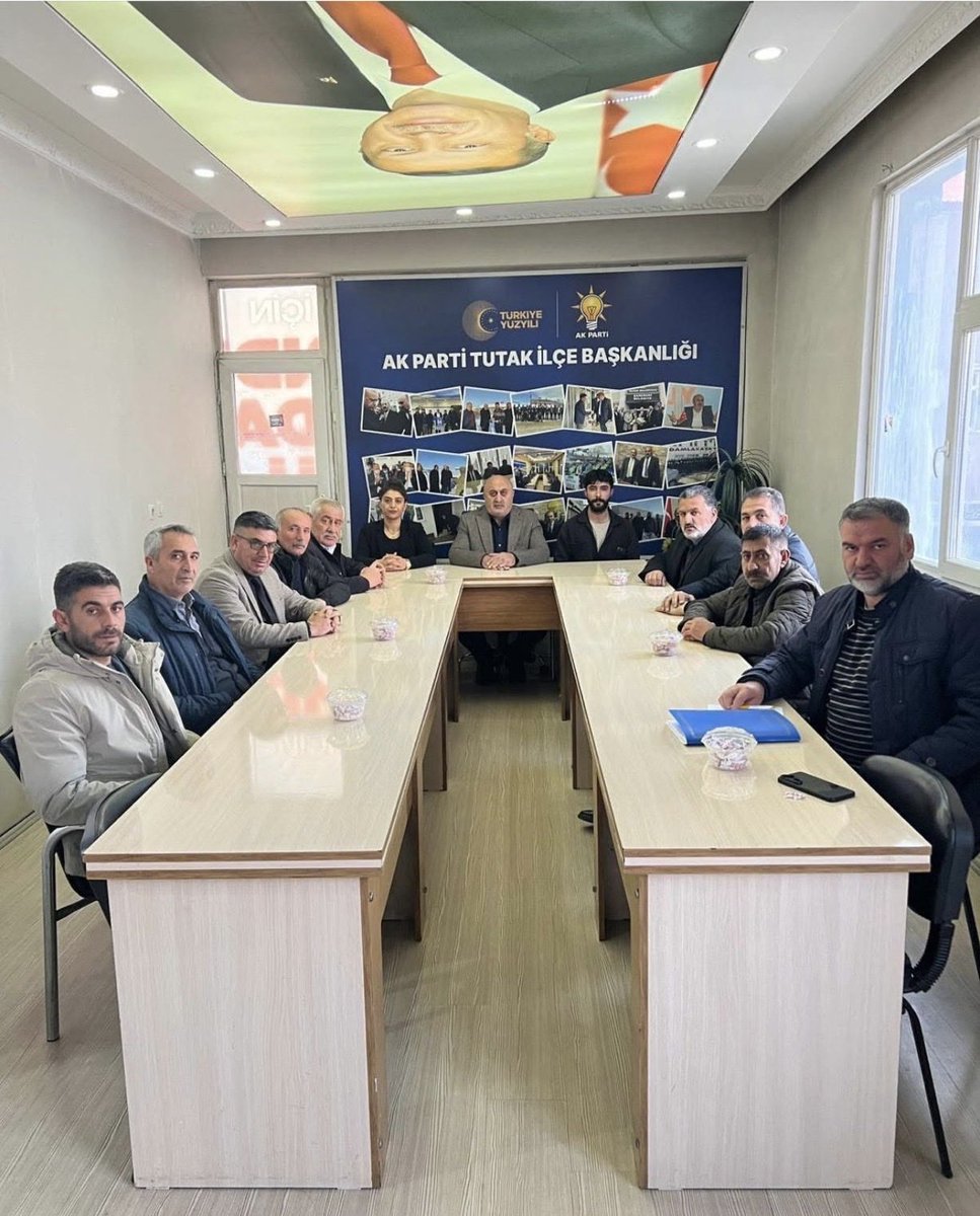 mehmetsayan04's tweet photo. Haftalık olağan yönetim kurulu toplantımızı dava arkadaşımızla birlikte gerçekleştirdik. Tutaklılar için çalışmaya devam ediyoruz. @Dtilhamiyildiz @Ruken_Kilerci @Akparti @akpartitutak https://t.co/tVGpDS43p3