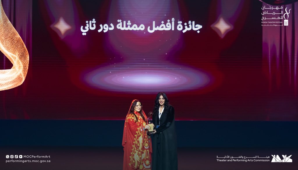 Esshraq's tweet image. حين تُكتب الحكاية من سؤالٍ صادق،
تجد طريقها إلى الضوء ..

بفضل الله حصلت مسرحية التعطيل على جائزة 

أفضل نص:  إشراق الروقي وماجد السيهاتي  
أفضل ديكور: مرتجى الحميدي
أفضل ممثلة دور ثاني: مروة الشافعي

وترشّحت لجوائز:
أفضل ممثل دور أول: نايف العباد  

أفضل إخراج: ماجد السيهاتي…