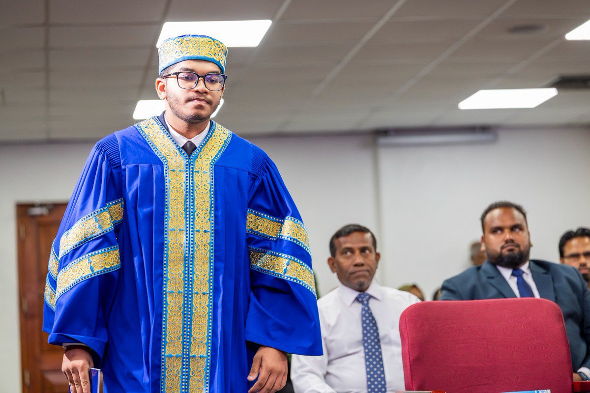 Mohamedshaheem1's tweet photo. އަންނަ ހުކުރު ދުވަހު ހުޅުމާލެ ފޭސް2 ގައި ރަސްމީކޮށް ހުކުރު ނަމާދަށް ހުޅުވިގެންދާ މަސްޖިދުލްއީމާން ގައި އިމާމުވެ ހުކުރު ނަމާދު ކުރައްވާނީ ޒުވާން ޚަޠީބު އަލްޙާފިޒު ޢުވައިސް ބިން އިނާޒު. https://t.co/W7uy3gwmUg