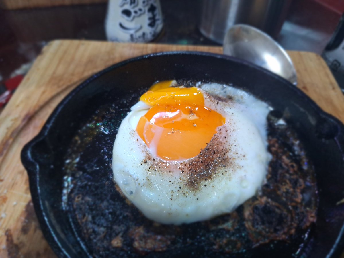 ksa_midori's tweet photo. 今日も一日おつかれさまです。今宵は、
まずは目玉焼きで
乾杯✨🍻🎶
#おうちごはん
#家飲み
#鳳凰卵
#Sweeteggs https://t.co/MI12ACSYLz