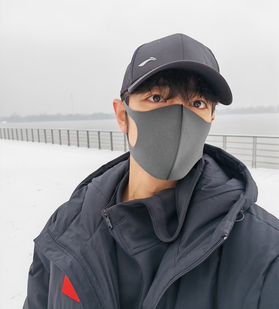 Xiao Zhan new selfie 😍😍😍 But dear why mask and why hat, I want