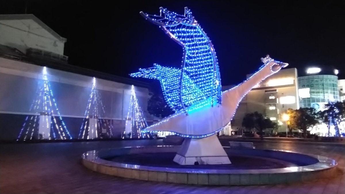 watariben163544's tweet photo. 鳥取県米子市
米子駅前
文化ホール前広場

寄り道ついでに…
Xmasライトアップ🎄☃️
どこまでも翔べるさ✨ https://t.co/p8788IGeXJ