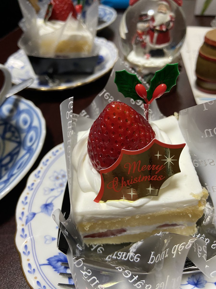 おばあちゃんとXmasイブイブ♡⁾⁾

毎年定番となってきた
照り焼きﾁｷﾝ🍗とショートケーキ🍰

そして幼少期遊んだ謎のダイス遊び
ささやかな幸せが沁みるんだよなぁ

長生きしてね🎅
