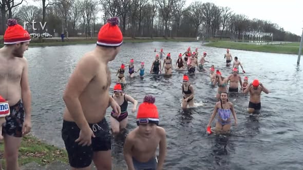 Nieuwjaarsduik Nijeveen, zanger Jan Booi en nieuwe (lokale) kersthits woensdag 12 uur bij de live opname van de vrijdagmiddagshow op Radio Meppel

Deze week is voor 1 keer het programma Jos in de middag er al op woensdag.
Meer op facebook en instagram