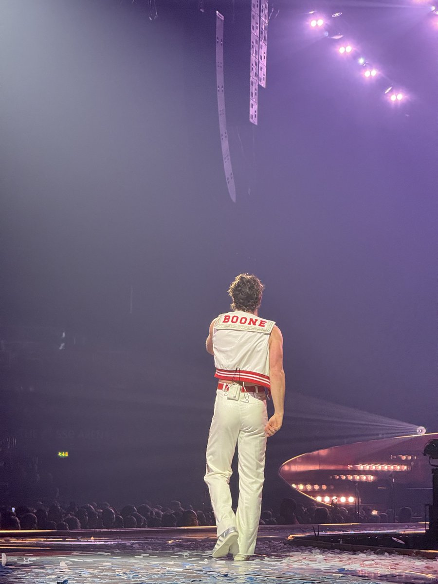 Stephen__McC's tweet image. The way this Benson Boone concert was the highlight of my entire year.