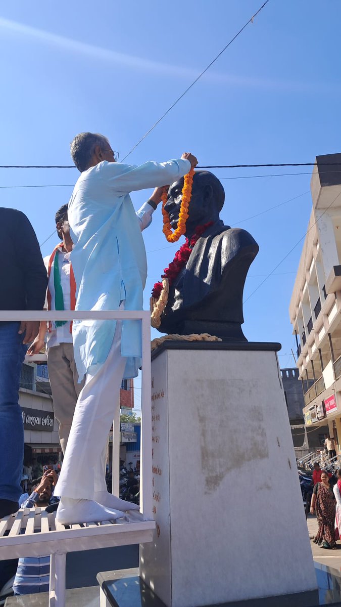 RamkishanO's tweet photo. जन आक्रोश रॅली के चौथे दिन आणंद विद्यानगर की सड़कों पर जन-सैलाब!
@INCGujarat के अध्यक्ष श्री. @AmitChavdaGPCC जी व नेता विपक्ष श्री. @TusharChaudhary जी के साथ यात्रा में सम्मिलित,जनता का ज़बरदस्त समर्थन।
स्पष्ट है—गुजरात बदलाव चाहता है।
#GujaratCongress #Vidhyanagar #Anand https://t.co/nwGz2gykf6