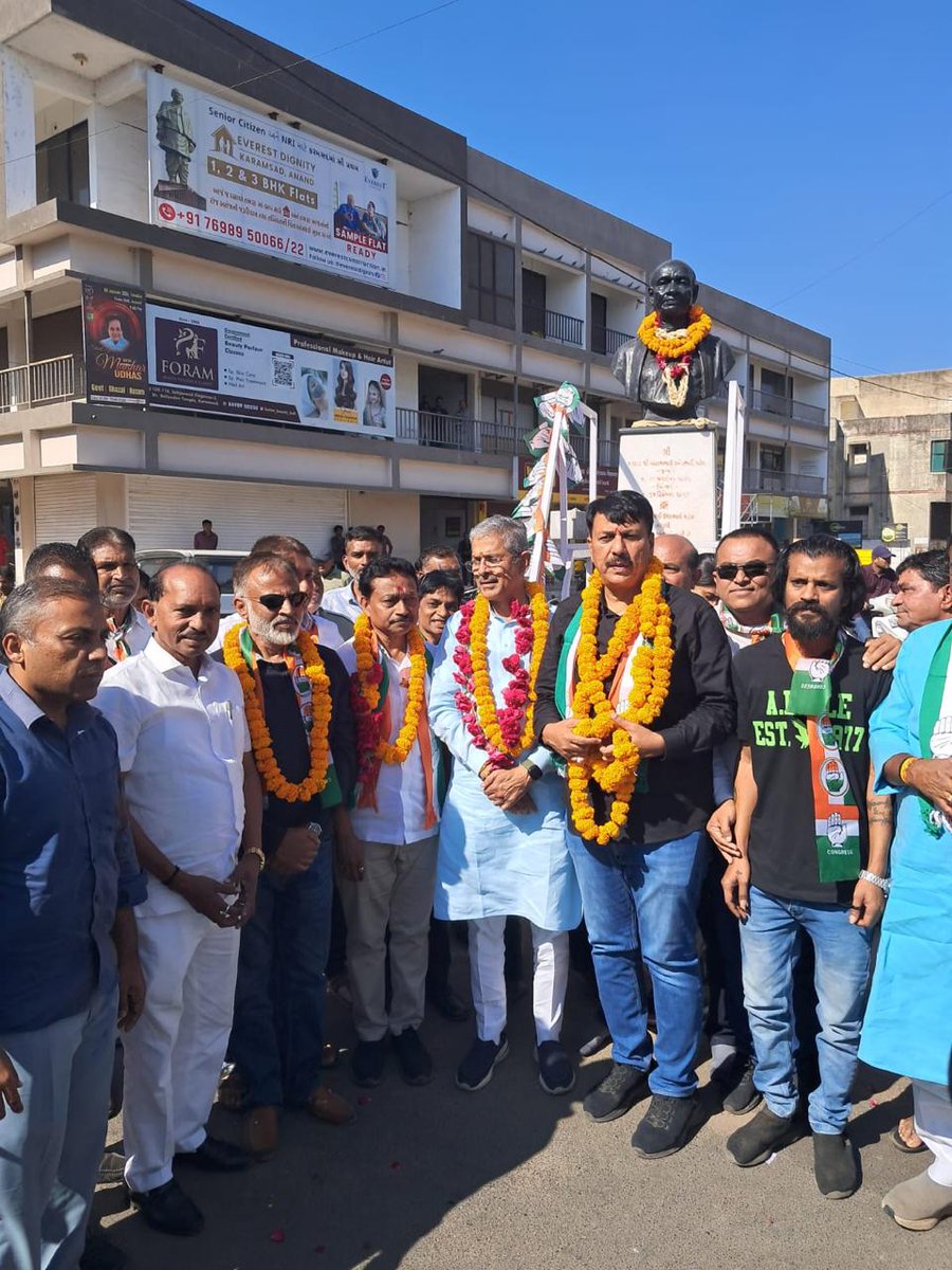 RamkishanO's tweet photo. जन आक्रोश रॅली के चौथे दिन आणंद विद्यानगर की सड़कों पर जन-सैलाब!
@INCGujarat के अध्यक्ष श्री. @AmitChavdaGPCC जी व नेता विपक्ष श्री. @TusharChaudhary जी के साथ यात्रा में सम्मिलित,जनता का ज़बरदस्त समर्थन।
स्पष्ट है—गुजरात बदलाव चाहता है।
#GujaratCongress #Vidhyanagar #Anand https://t.co/nwGz2gykf6