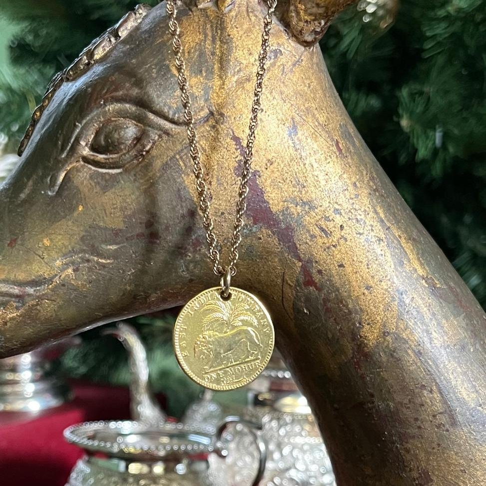 It may look like a chocolate coin on a Christmas tree 🎄🍫 – but this one is solid gold.

Minted by the East India Company in 1841, this rare 22-carat mohur features an early “young head” portrait of Queen Victoria and is expected to sell for £600–£800 at Holloways’ Banbury