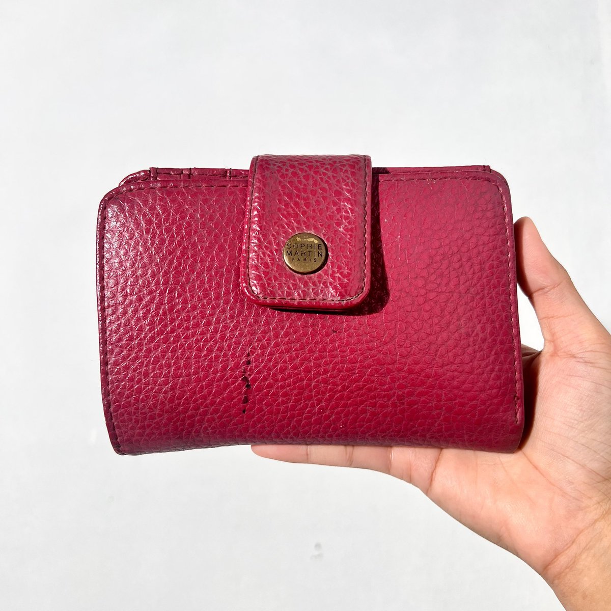 berburushopee's tweet photo. found my OG Sophie Martin wallet from like 10 years ago… STILL in great condition, literally no peeling on the leather😭

LOCAL QUALITY IS REAL!!🇮🇩 https://t.co/zqkxPVTSBb