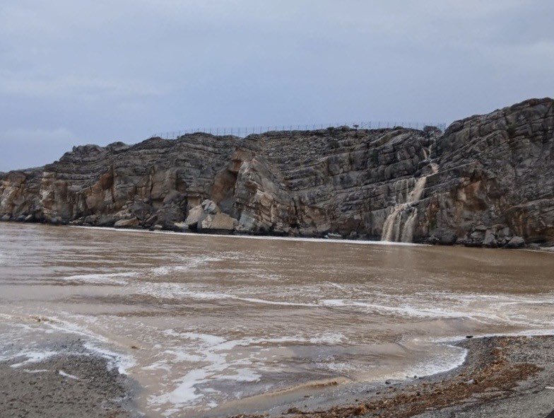 كيف يمكن وصف حجم الأضرار في منطقة معاوي البحرية بنيابة ليما بولاية خصب، خصوصًا على المنازل والسواحل بعد الأمطار الأخيرة؟. | أحمد حسن الشحي. أحد أهالي منطقة معاوي البحرية نيابة ليما، ولاية خصب. | الساعة 2:15 ظهرًا. | خلود العلوي 