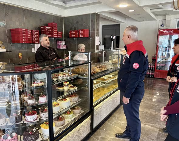 Yılbaşı öncesinde gıda denetimleri sürüyor <a href="/Abdurra33831811/">Abdurrahman TÜRKMEN</a>  <a href="/tahirbilimm/">Tahir BİLİM</a> 
hataygazetesi.com/gundem/yilbasi…