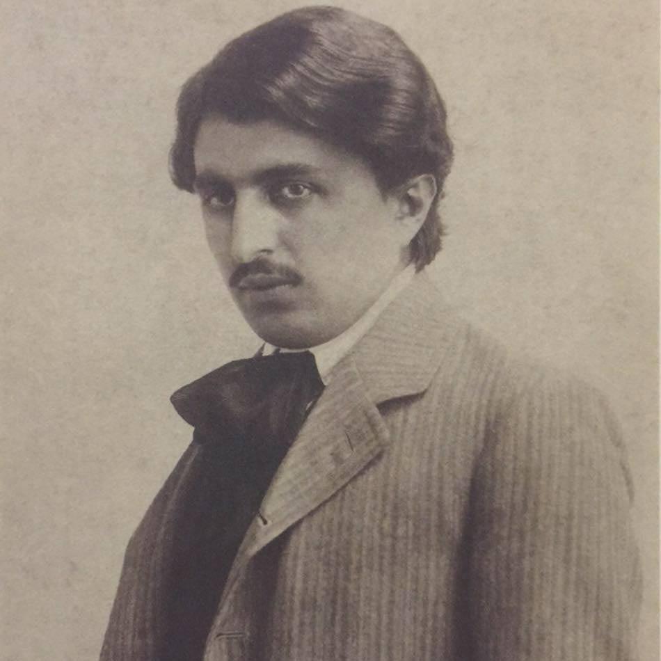 كلما فرغت من إتمام عمل على أحسن وجه، شعرت بحلاوة في نفسي، وخِفة في روحي، وإقبالٍ على الحياة.

 ثم أتذكر تلك الكلمات الرائعة لأمين الريحاني:

-السعادة هي في اللذة التي يجدها الإنسان في إتمام عمله على غاية ما يمكن من الكمال...

اتخذ لك صنعة شريفة، ومارسها باستقامة وقناعة وثبات...