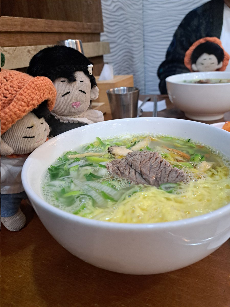 mini woogyu having a blast today while <a href="/flowerkyutie/">Jayne 🍉</a> 's gyul spies on them ~~