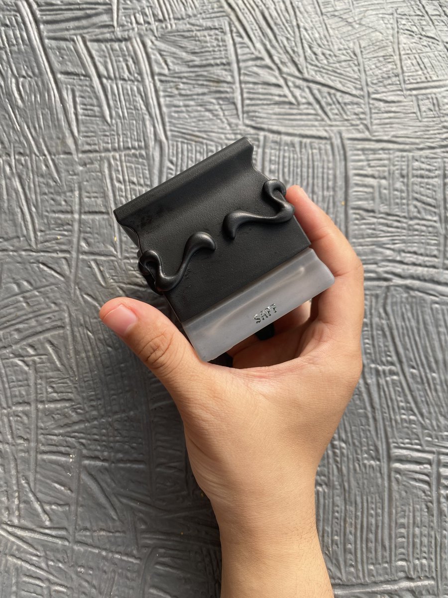 wnisekai's tweet image. natal &amp;amp; tahun baru tinggal menghitung hari 🎄🎁 

menurutku, parfum tuh kado paling aman yg cocok buat dikasih ke keluarga atau pasangan. apalagi SAFF &amp;amp; OSTARA sekarang udah repackaging juga, oke bgt dijadikan ide xmas gift! 😆💝