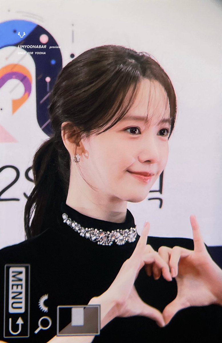 limyoonabar's tweet photo. 251223 춘사국제영화제

축하해용 As Yoong Wish~

#윤아 #YOONA #임윤아 #LIMYOONA 
#악마가이사왔다 https://t.co/JGUOha9K9E