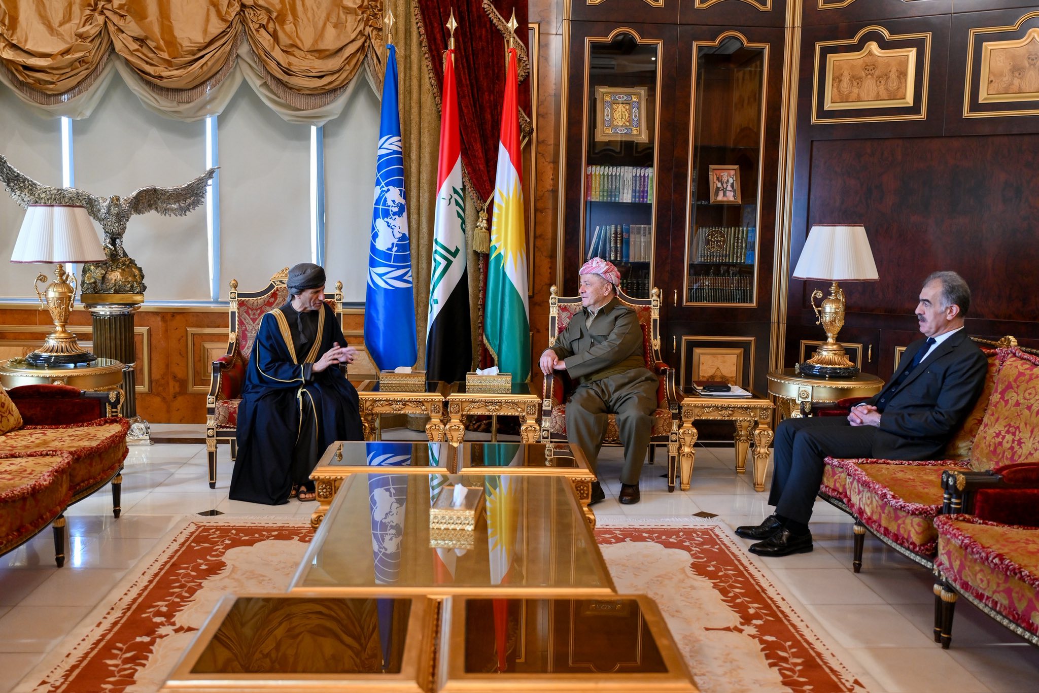 الرئيس مسعود بارزاني يستقبل في بيرمام المبعوث الأمين العام للأمم المتحدة إلى العراق، محمد الحسان. وبحسب مقر بارزاني، جاء اللقاء لتوديع محمد الحسان، حيث تمنى له الرئيس بارزاني التوفيق 