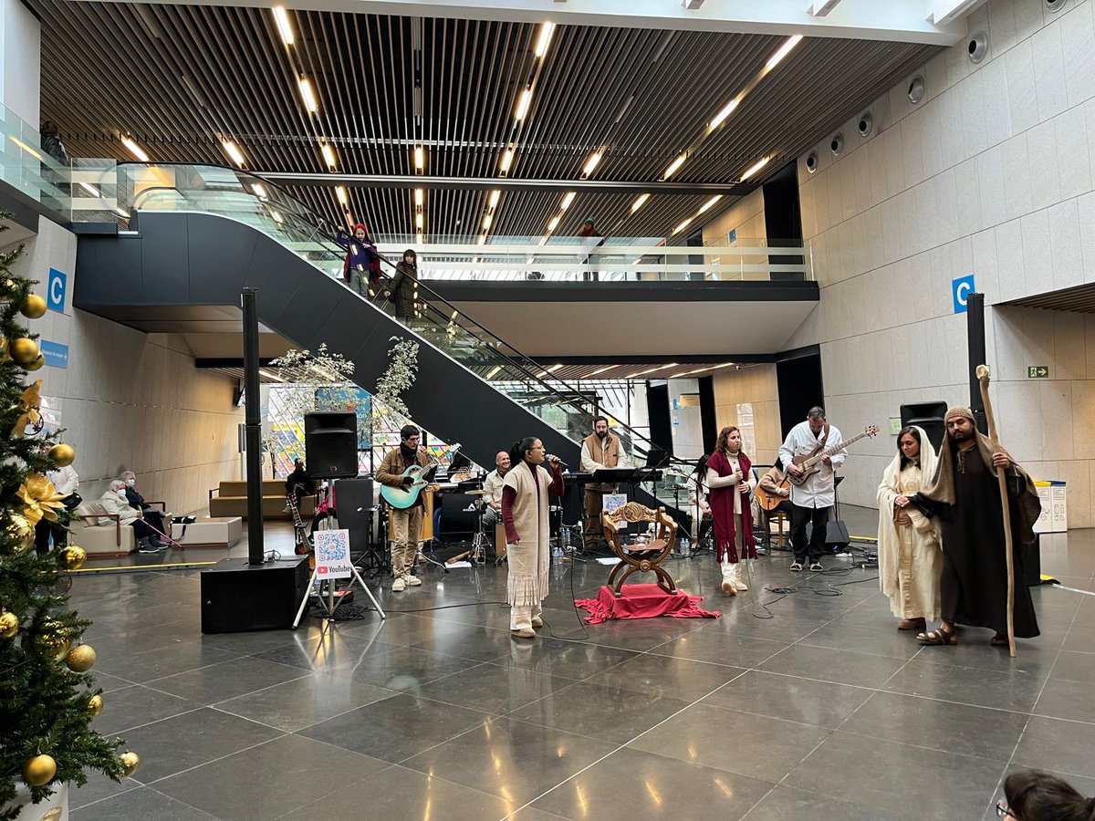 Ayer pudimos disfrutar en el hall principal del hospital del Concierto del Párroco a cargo del grupo musical “Somos”. ¡Gran montaje, con representaciones incluidas!