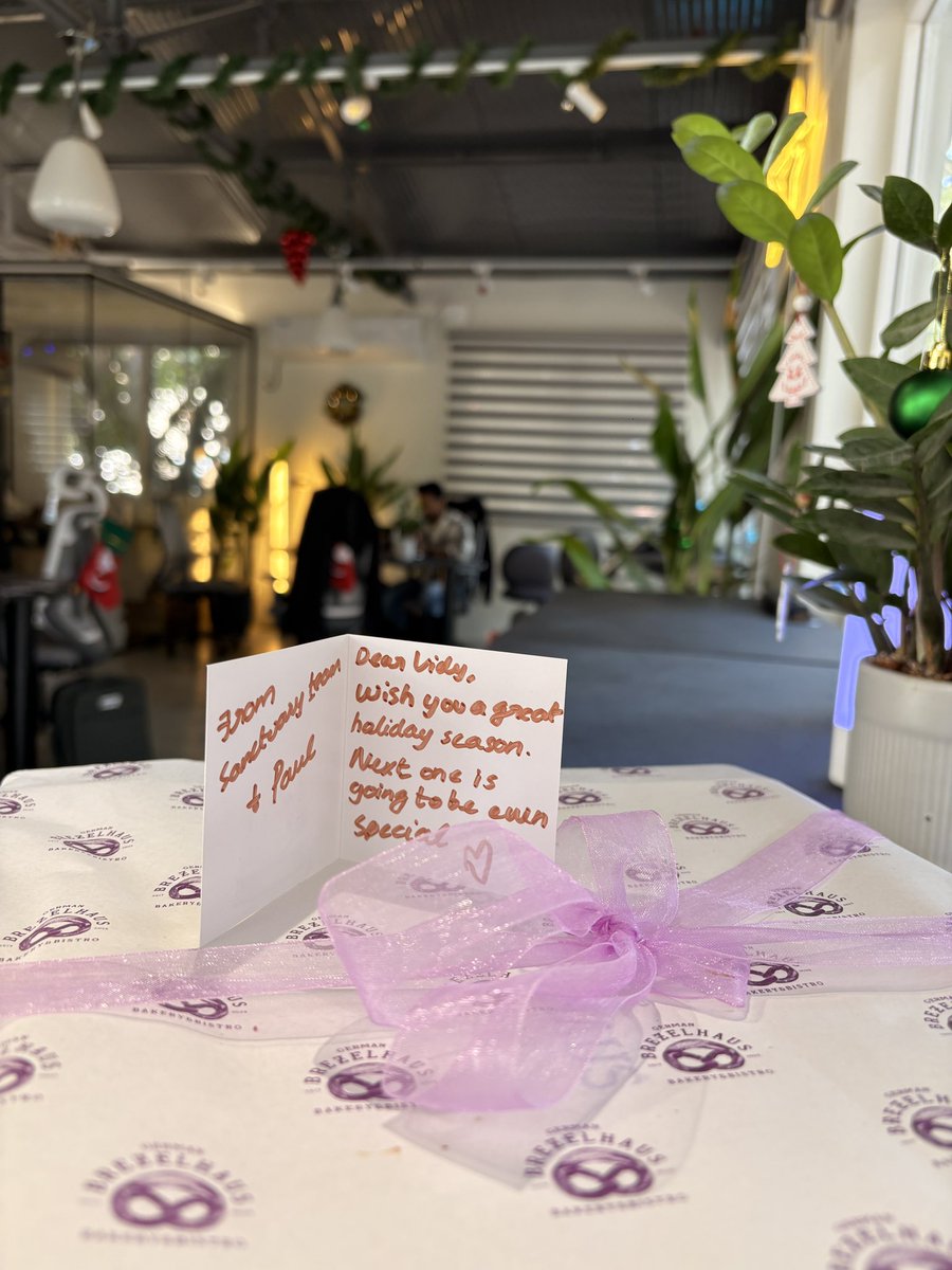 Santa arrived early at Sanctuary 🎅🏽❤️

Super excited about what <a href="/paulfinneyx/">Paul Finney</a> is curating 🔥 The builder vibe is going 💪.