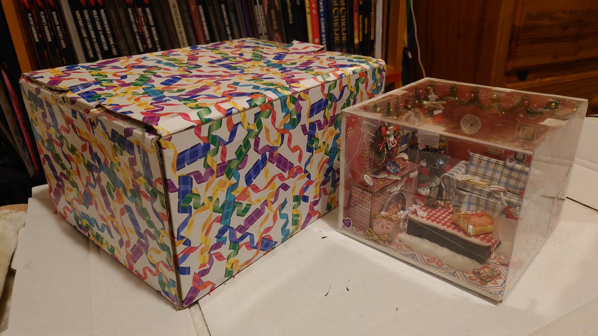 Pixel_Sundae's tweet photo. @MikanTheMink It has a permanent perch on top of my dresser drawers.  I even still have the box it shipped in! https://t.co/PDjUcaPvaW