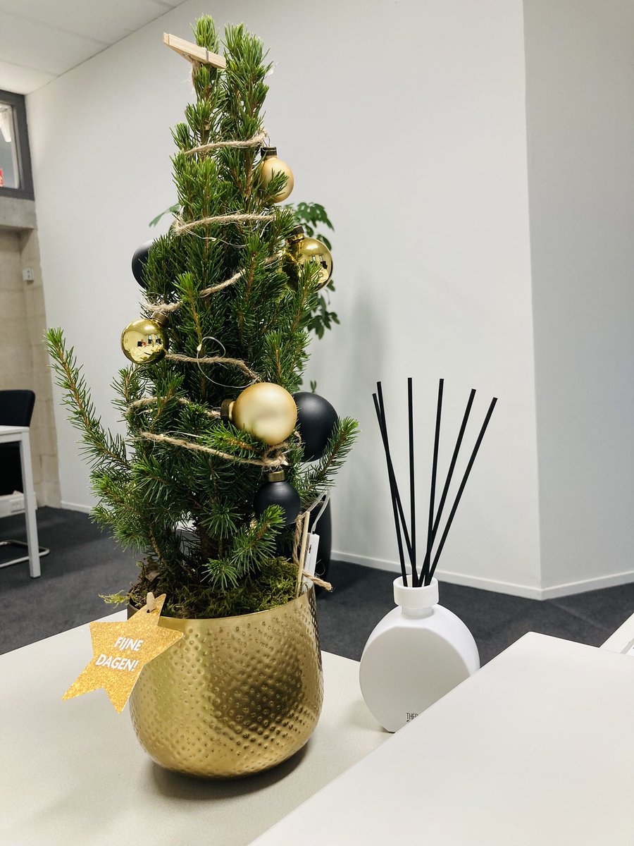 Laatste werkdag van het jaar… Sky Radio Christmas staat op, warme chocomelk, we maken het nog even gezellig…