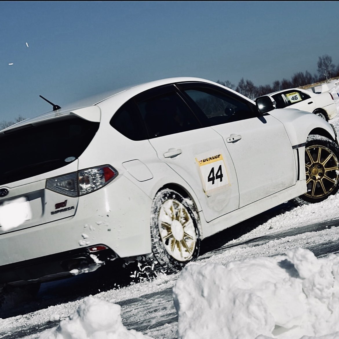 zenson_button's tweet photo. 新しい車両の販売です‼️

インプレッサ wrx sti
GRB-A 2008年式
走行17万キロ

様々なチューンが施された、オススメの一台となっております‼️

各種補強パーツや冷却パーツ
社外メーター車高調等
とても贅沢な仕様です。

特筆すべきは、
某モータースポーツにて
現車セッティング
実馬力332馬力 トルク50キロ
ブーストアップ1.55

GRBではなきどころの
2次エア周りや
各種センサー周りは交換済みです‼️

難点としては
リアクランクオイルシールオイル漏れ
バッテリーorオルタ劣化
ボディ傷あり

となっており、正直治してしまえばまだまだ、最前線で戦えるマシーンとなっております😀

気になるお値段ですが、
現状渡し、自分で治せるし車検もとるぜ‼️
という方は
年末特別価格❣️

105万

ちゃんと治して欲しい
車検もフルで‼️
という方は

140万

での販売となります。

問い合わせ先は
DMやリプライ
DMでの通話
での対応が可能です

お問い合わせどしどしお待ちしております‼️