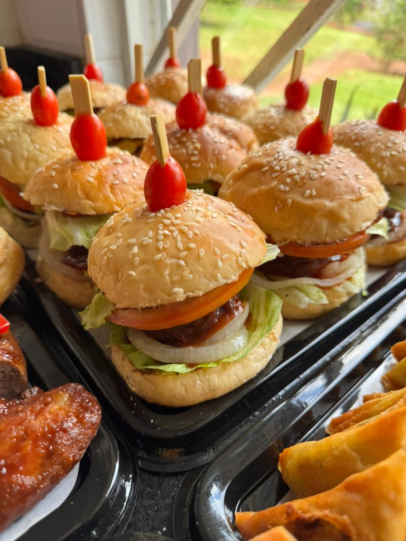 Tengaiwo ma hunanzi aya for Christmas 0779743451. Kindly inbox ku whatapp to get a quotation. I usually post ndotoyenda offline because of how busy I get