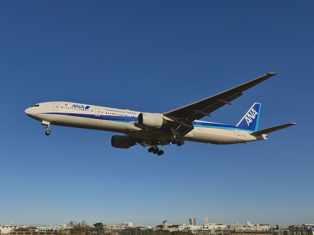 JL_ITM001's tweet photo. B777就��30周年おめでとうございます！
#B777 #ANA #飛行機　#飛行機好き　#伊丹空港 https://t.co/lVbMMYSCk5