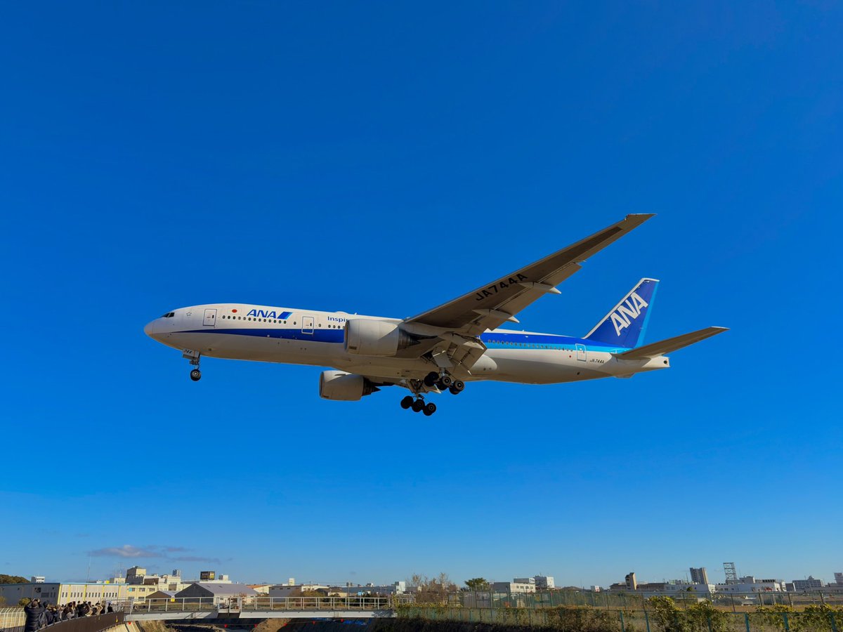 JL_ITM001's tweet photo. B777就��30周年おめでとうございます！
#B777 #ANA #飛行機　#飛行機好き　#伊丹空港 https://t.co/lVbMMYSCk5