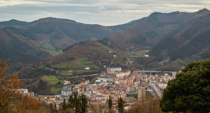 6.000 herritarrek eta bost udalek alegazioak aurkeztu dituzte Basalgo proiektu eolikoaren aurka naiz.eus/eu/info/notici…
✍️ <a href="/Amaiuskula/">Amaia Ugarte</a>