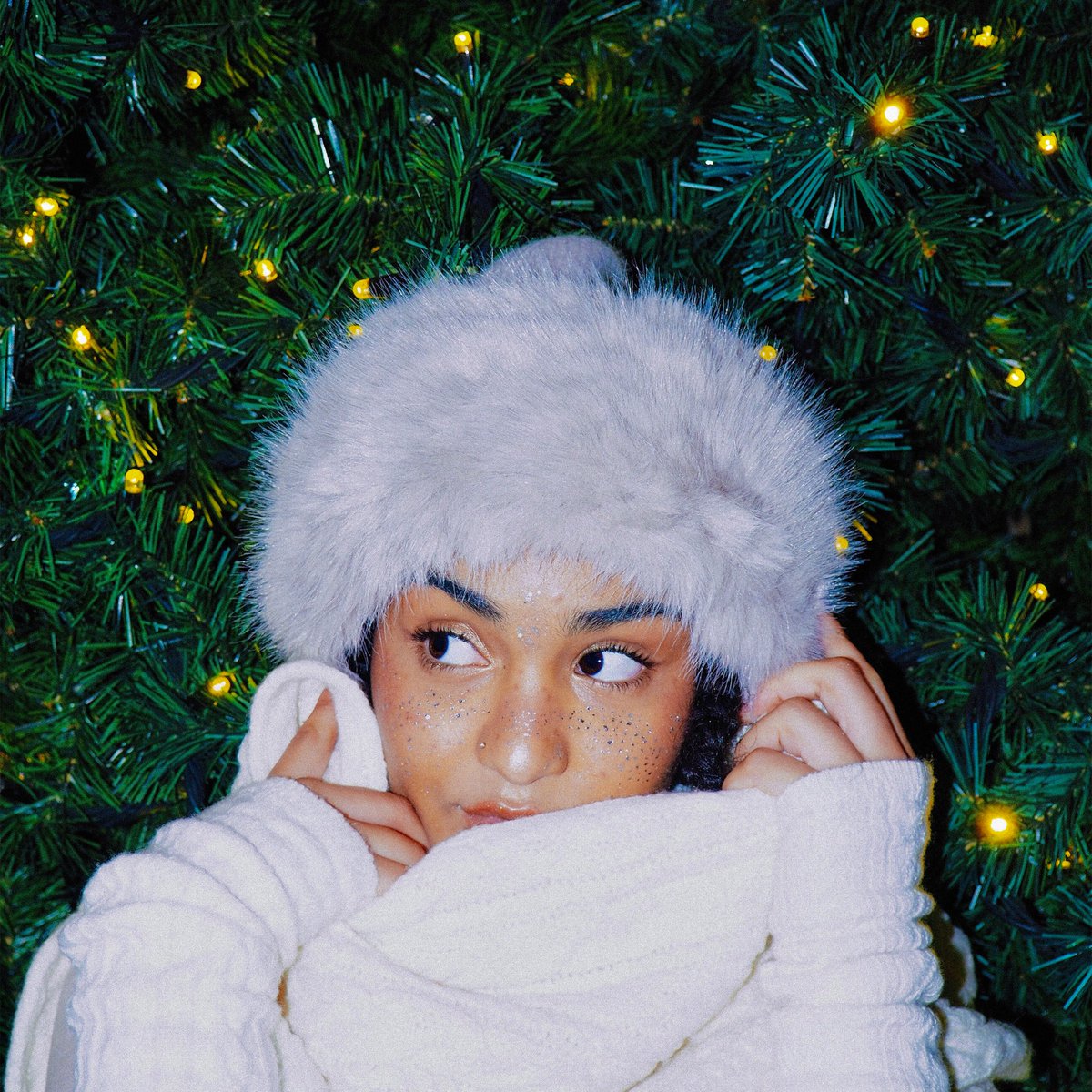 Et la cerise sur le gâteau, EP surprise de Candice dispo ici : Candice.lnk.to/Dernierhiver ❄️🎁