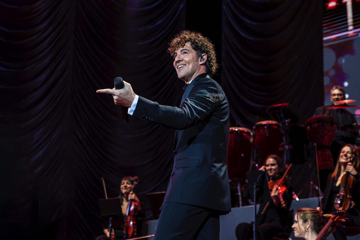 MyiPop's tweet photo. Todas las fotos 📸 || @davidbisbal adelanta la Navidad madrileña arrasando con su gira #TodoEsPosibleEnNavidad en el @MovistarArenaEs 🎄

➡️ https://t.co/CKRR1T3yYz https://t.co/wmnkw7o0SX