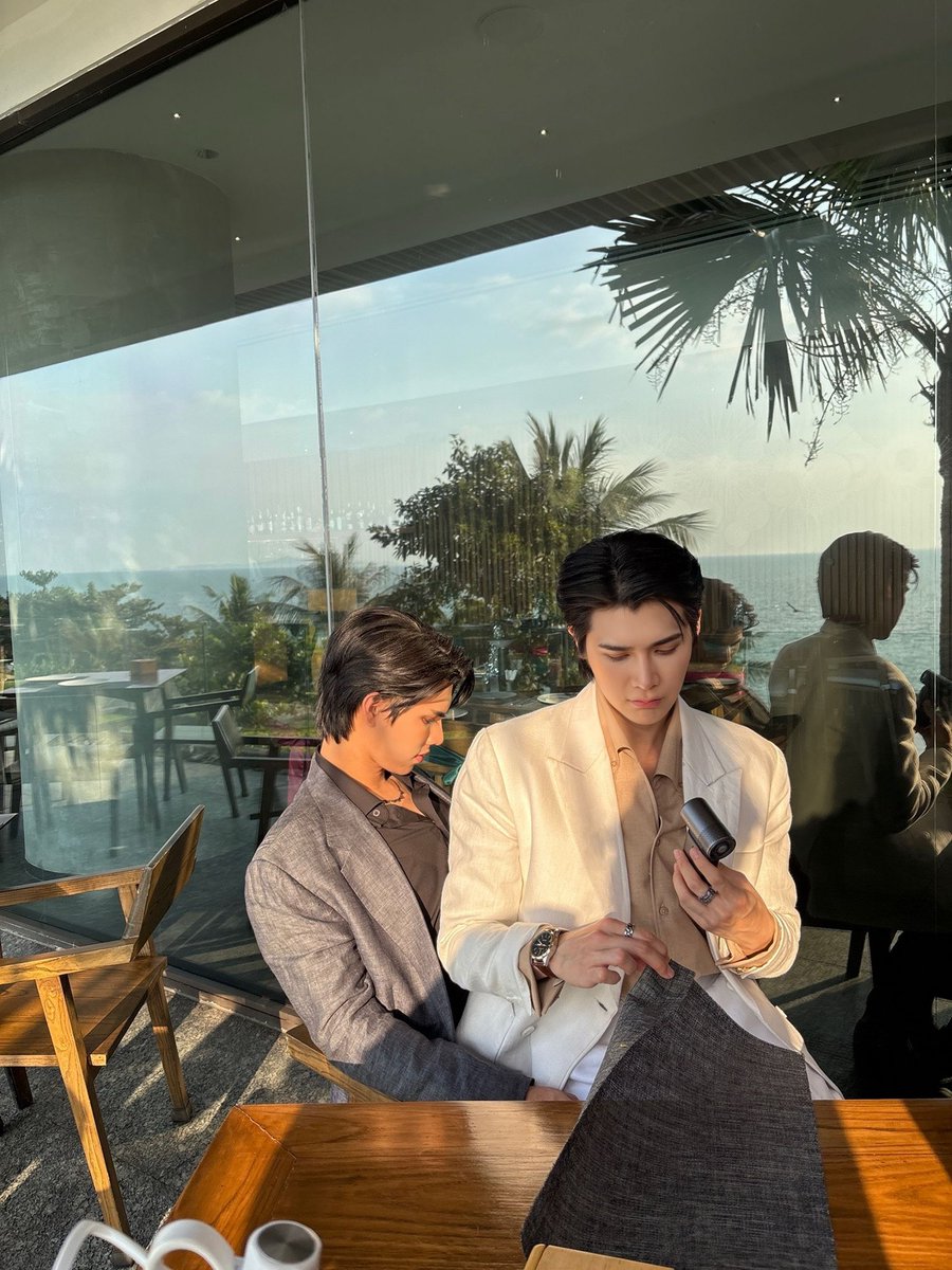 Always sitting together 🤔
Is this the character, or real life?

 #yesterdaytheseriesQ22