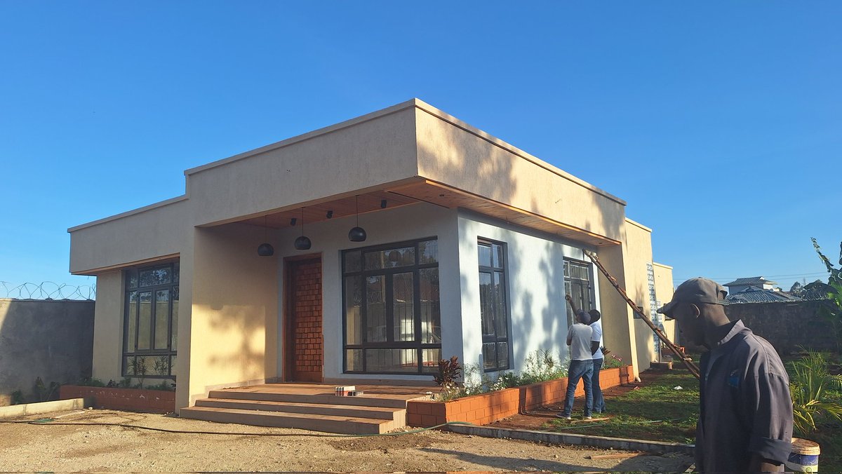 HouseDesignsKe's tweet photo. A #HouseDesigns2025Wrapped Short story.

160sqm 3 bedroom Bungalow &amp; DSQ built in Gitaru, Kiambu County. https://t.co/uoq0JGHXXv