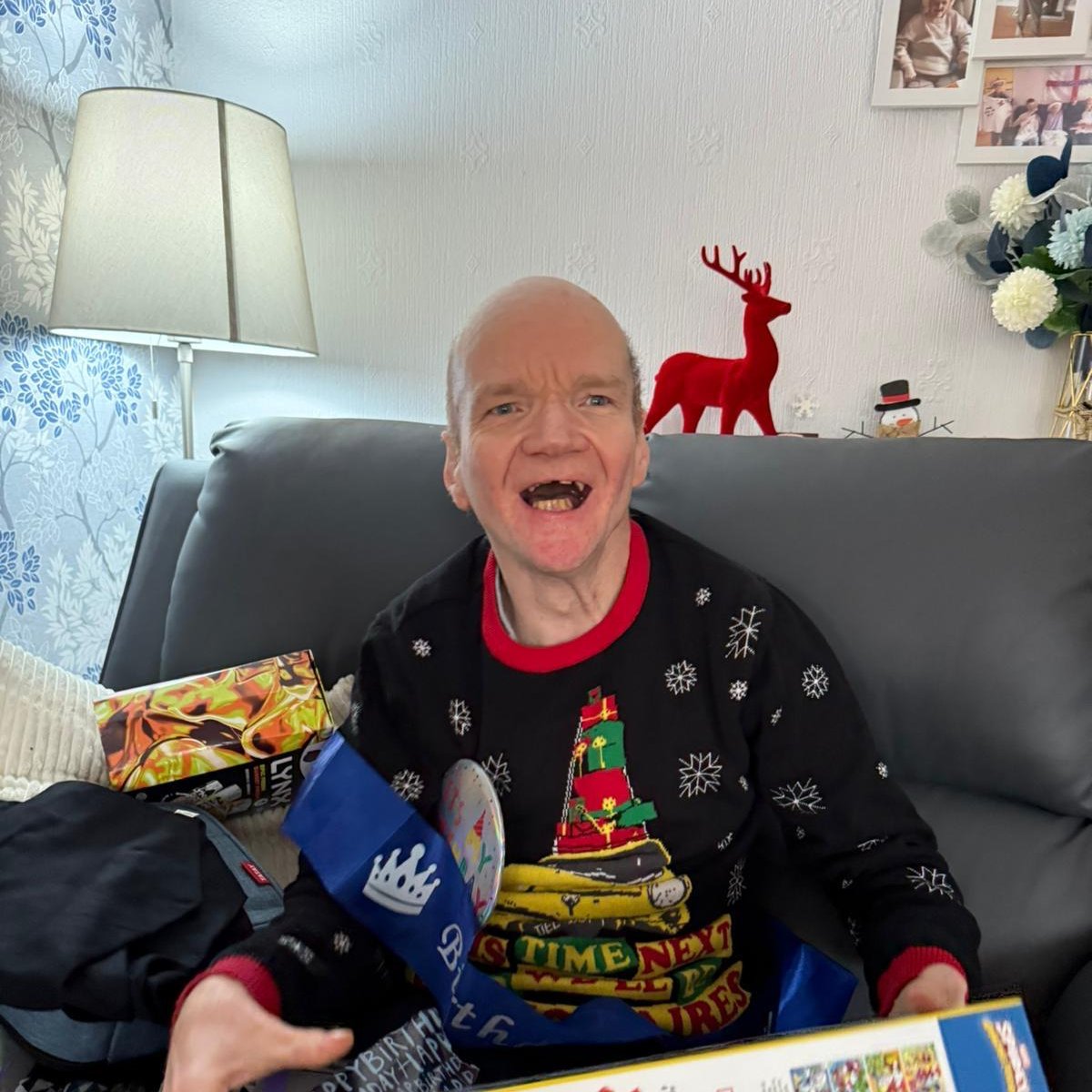 WeAreMioCare's tweet image. 😀 John had a very happy birthday, celebrating with friends, housemates and his Community Support Team.

🎉 Many happy returns, John. Wishing you all the best!

#SupportedLiving